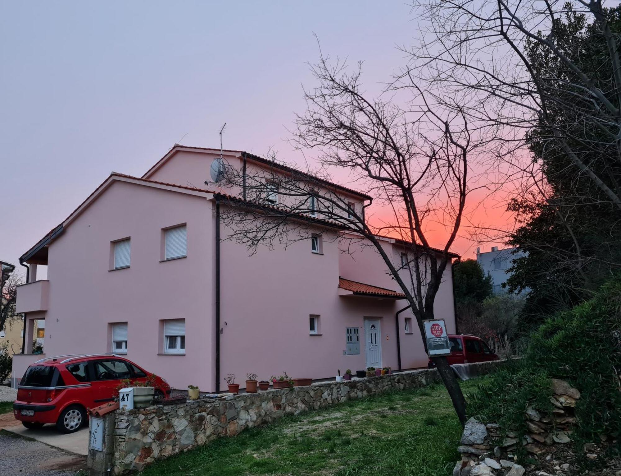 Apartment Nora Near The Beach Pula Exterior photo